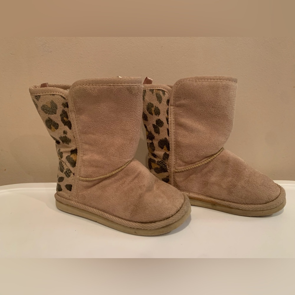 Old Navy Fashion Moccasins. Size 9